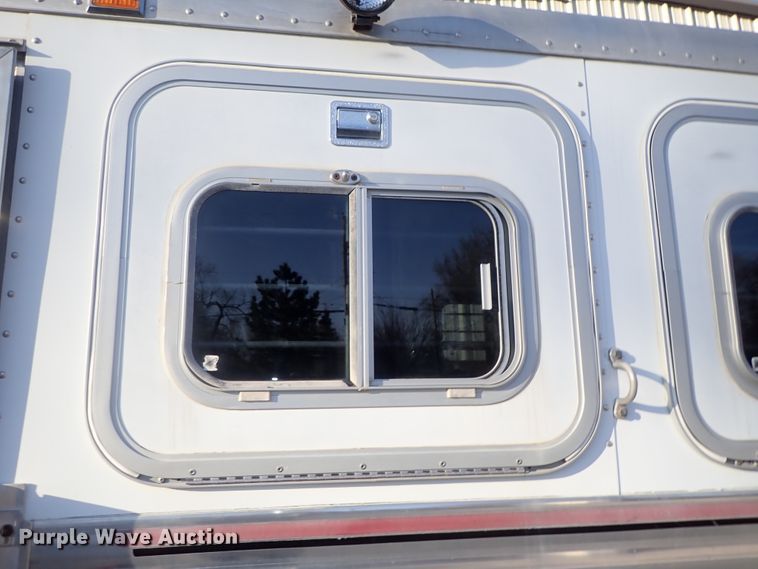 image for item DC3294 1999 Exiss Maximum SX horse trailer