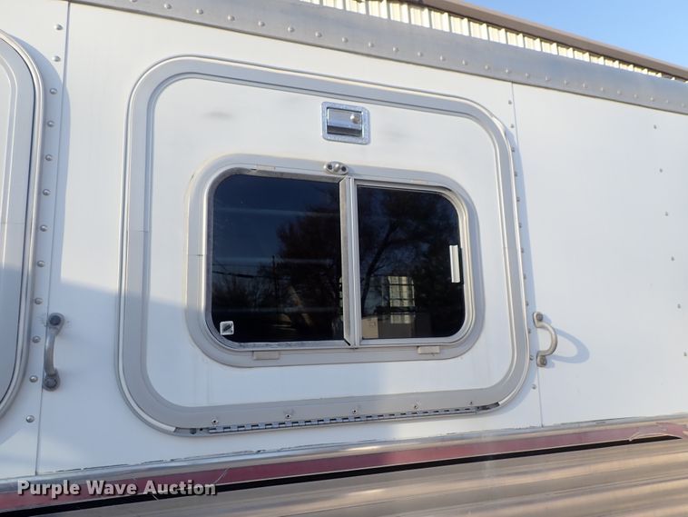 image for item DC3294 1999 Exiss Maximum SX horse trailer