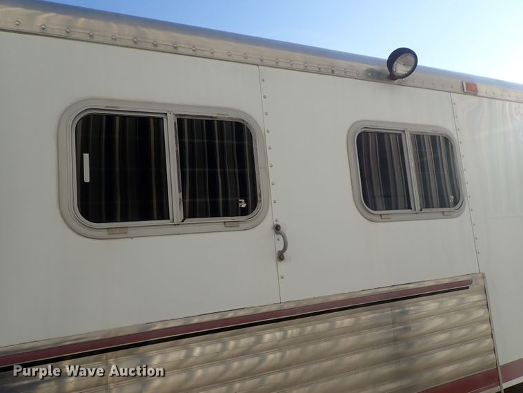 image for item DC3294 1999 Exiss Maximum SX horse trailer