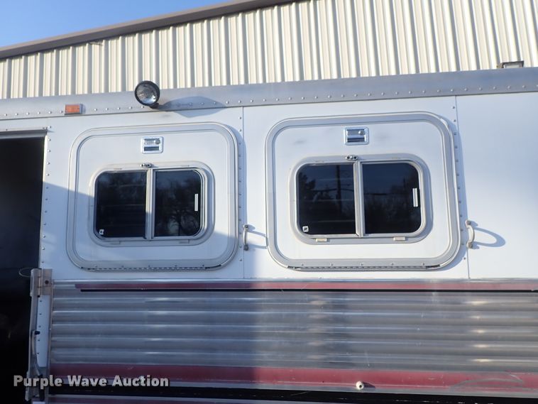 image for item DC3294 1999 Exiss Maximum SX horse trailer