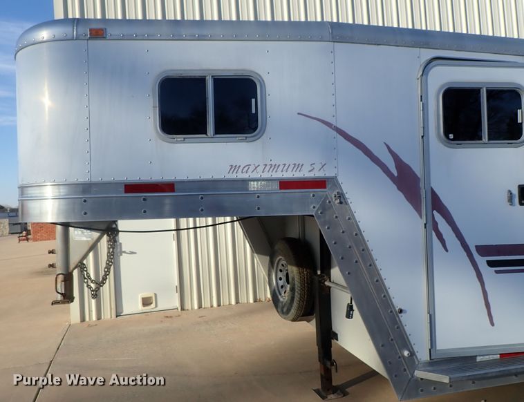 image for item DC3294 1999 Exiss Maximum SX horse trailer
