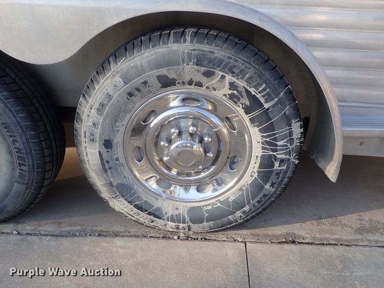 image for item DC3294 1999 Exiss Maximum SX horse trailer