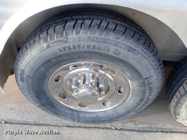 image for item DC3294 1999 Exiss Maximum SX horse trailer