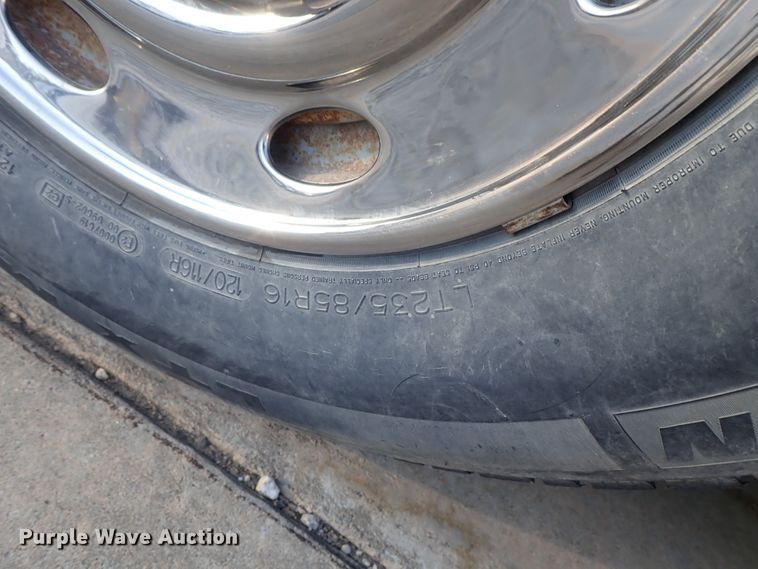 image for item DC3294 1999 Exiss Maximum SX horse trailer