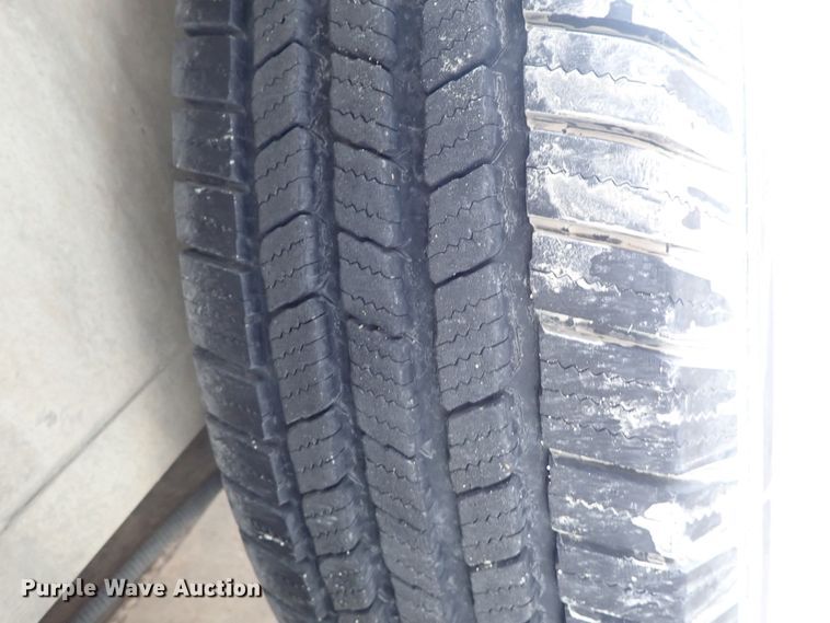 image for item DC3294 1999 Exiss Maximum SX horse trailer