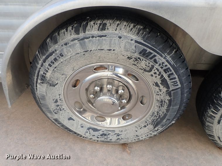 image for item DC3294 1999 Exiss Maximum SX horse trailer