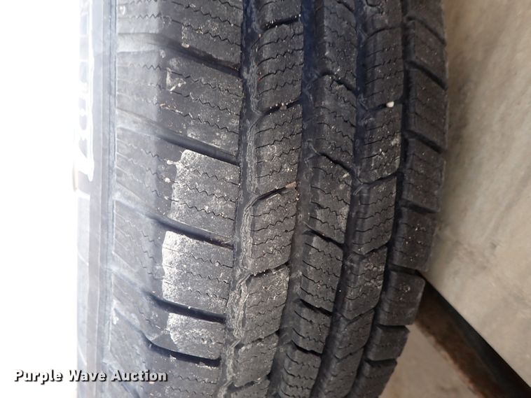 image for item DC3294 1999 Exiss Maximum SX horse trailer