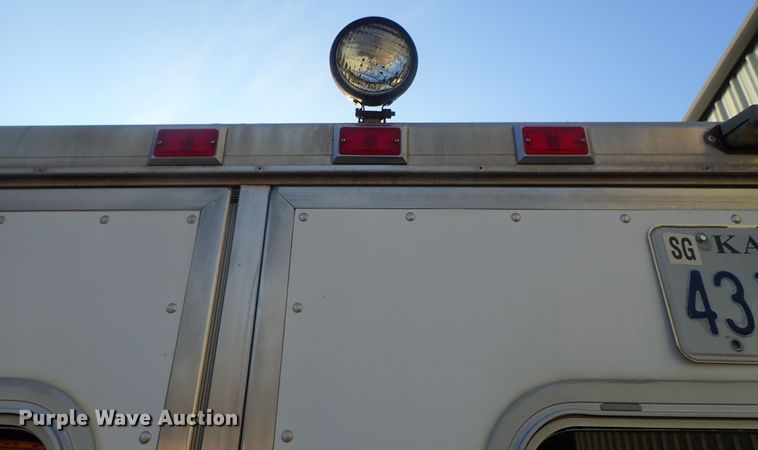image for item DC3294 1999 Exiss Maximum SX horse trailer