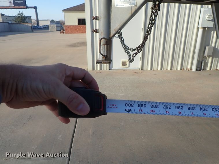 image for item DC3294 1999 Exiss Maximum SX horse trailer