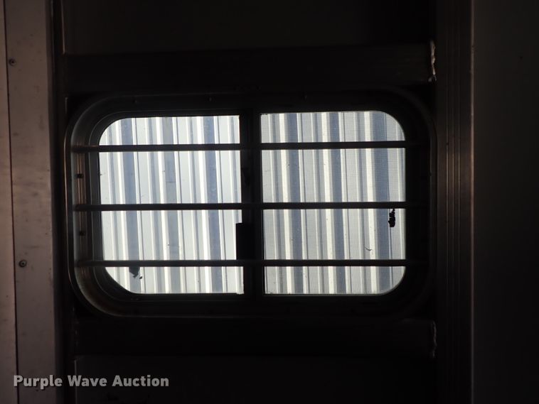 image for item DC3294 1999 Exiss Maximum SX horse trailer