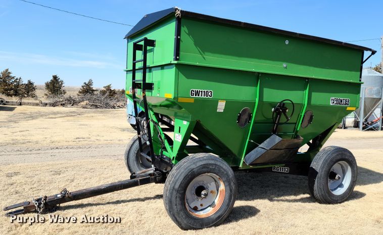 image for item DE2440 Frontier GW1103 gravity wagon