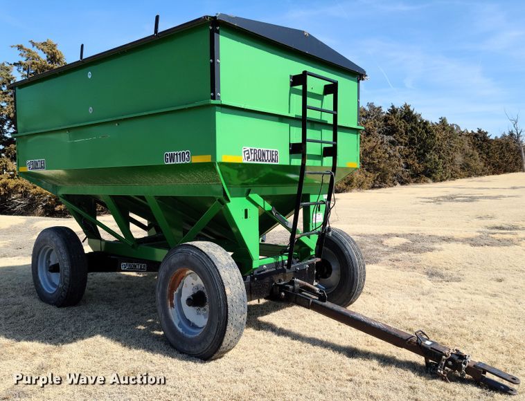 image for item DE2440 Frontier GW1103 gravity wagon