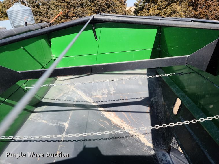 image for item DE2440 Frontier GW1103 gravity wagon