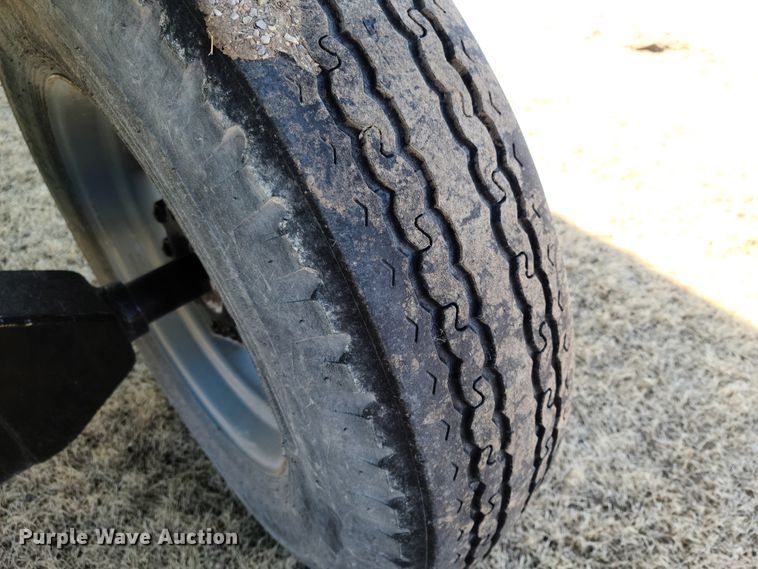 image for item DE2440 Frontier GW1103 gravity wagon