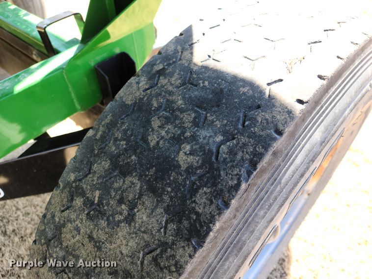 image for item DE2440 Frontier GW1103 gravity wagon