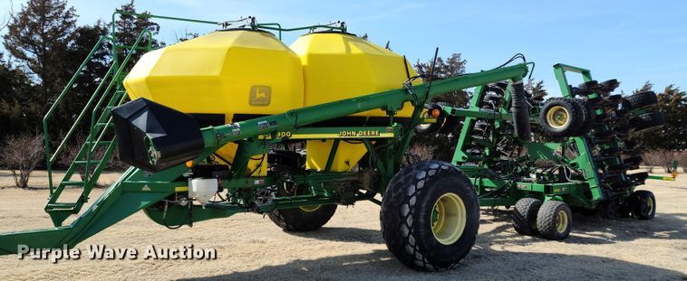 image for item DE2441 2002 John Deere 1860 air seeder