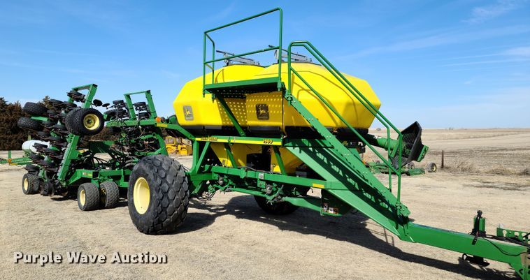 image for item DE2441 2002 John Deere 1860 air seeder