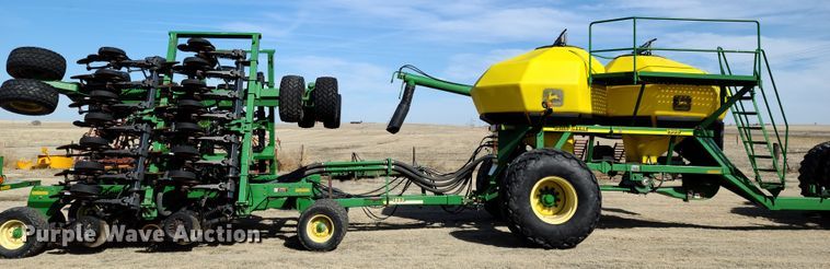 image for item DE2441 2002 John Deere 1860 air seeder