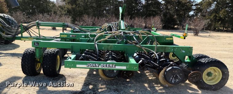 image for item DE2441 2002 John Deere 1860 air seeder