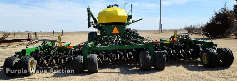 image for item DE2441 2002 John Deere 1860 air seeder