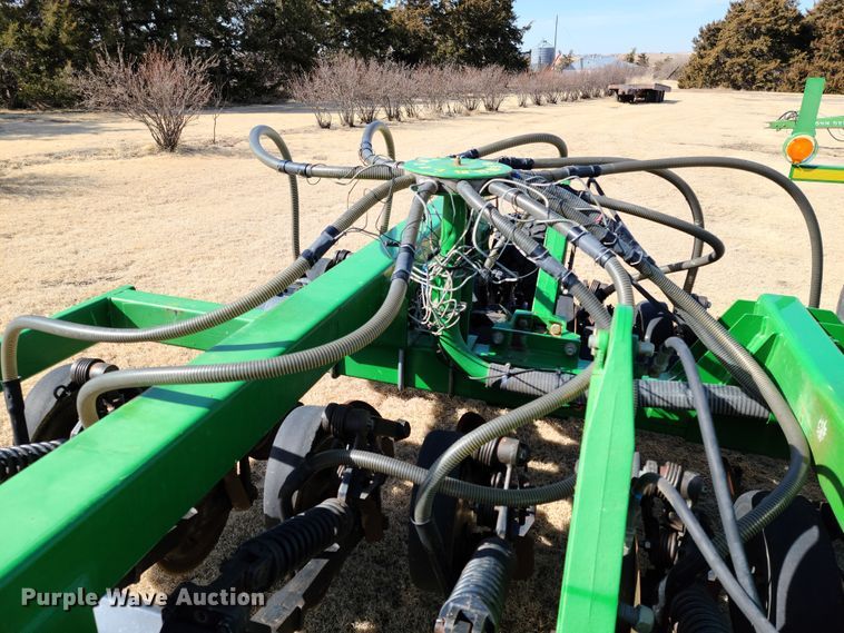 image for item DE2441 2002 John Deere 1860 air seeder