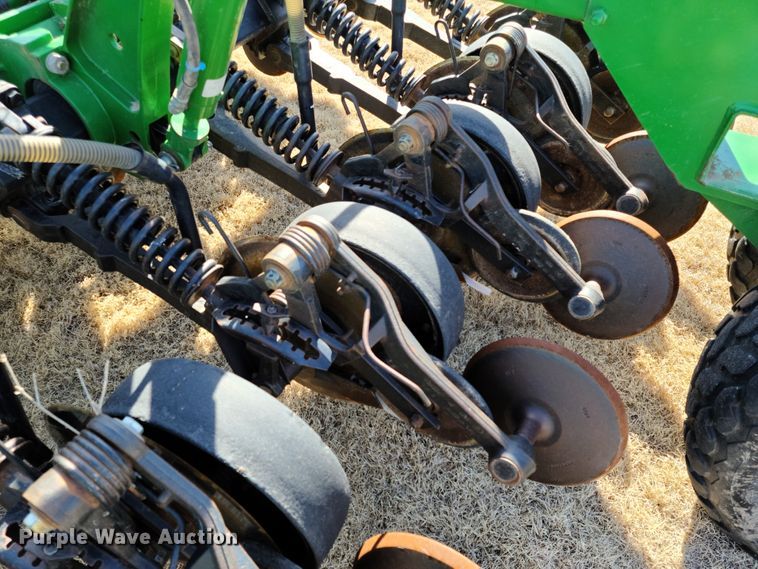 image for item DE2441 2002 John Deere 1860 air seeder