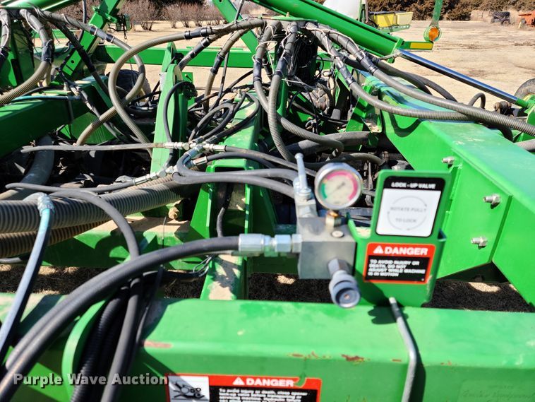 image for item DE2441 2002 John Deere 1860 air seeder