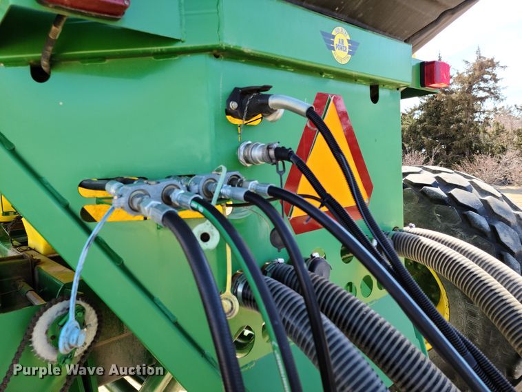 image for item DE2441 2002 John Deere 1860 air seeder