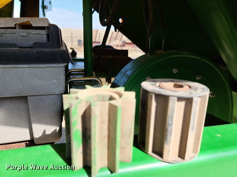 image for item DE2441 2002 John Deere 1860 air seeder