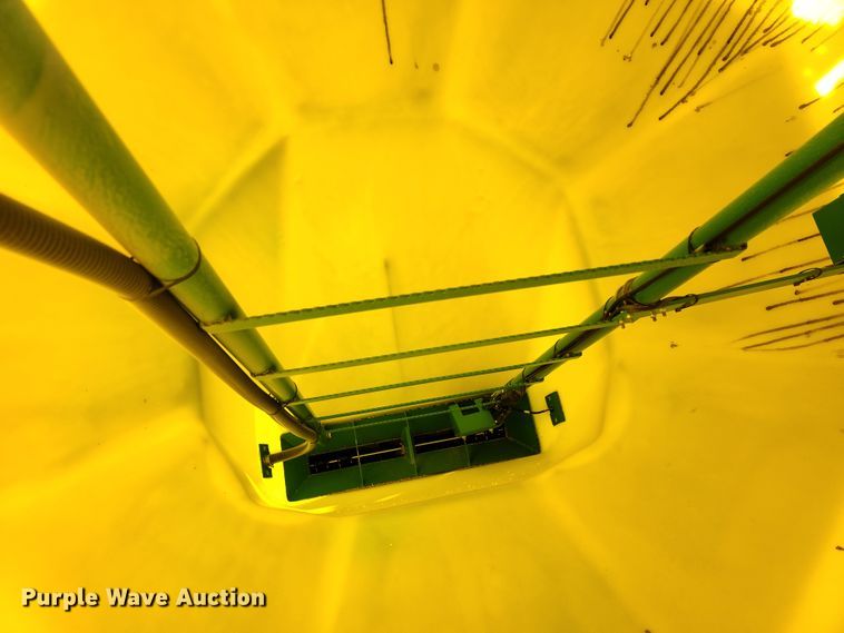 image for item DE2441 2002 John Deere 1860 air seeder