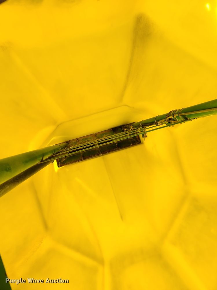 image for item DE2441 2002 John Deere 1860 air seeder