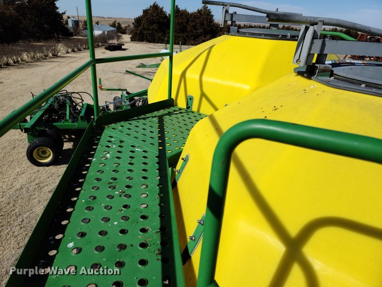 image for item DE2441 2002 John Deere 1860 air seeder