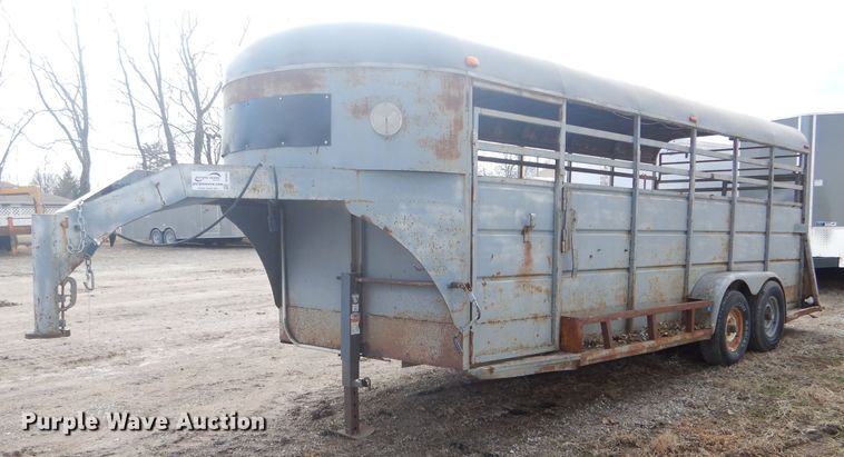 image for item DF3003 1974 livestock trailer