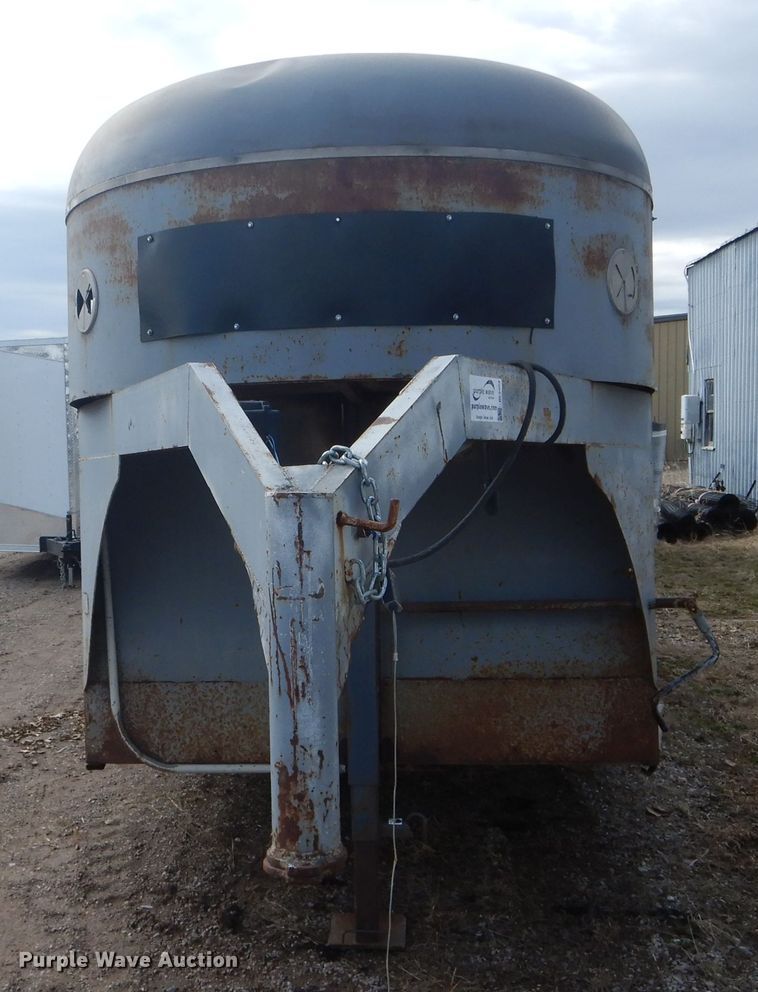 image for item DF3003 1974 livestock trailer