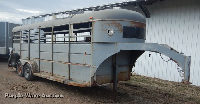 image for item DF3003 1974 livestock trailer