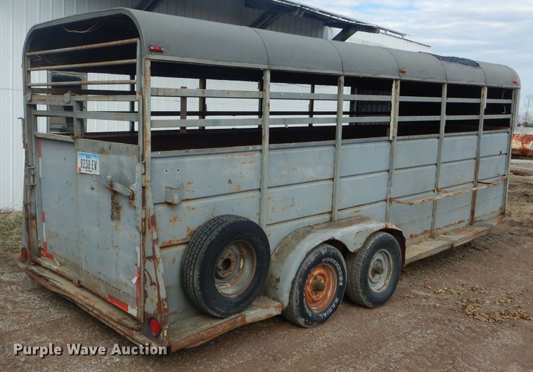 image for item DF3003 1974 livestock trailer
