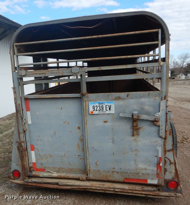 image for item DF3003 1974 livestock trailer