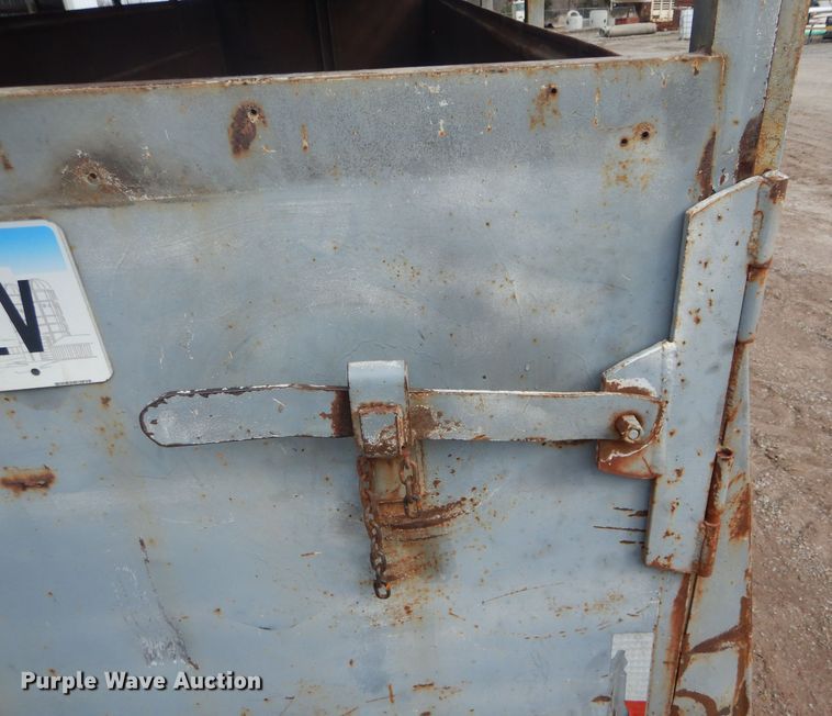 image for item DF3003 1974 livestock trailer