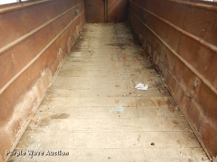 image for item DF3003 1974 livestock trailer