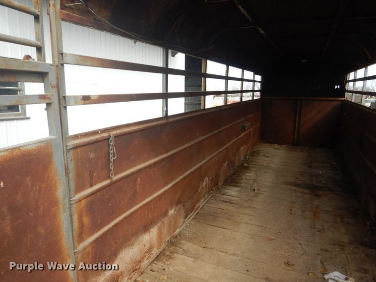 image for item DF3003 1974 livestock trailer