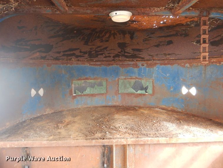 image for item DF3003 1974 livestock trailer