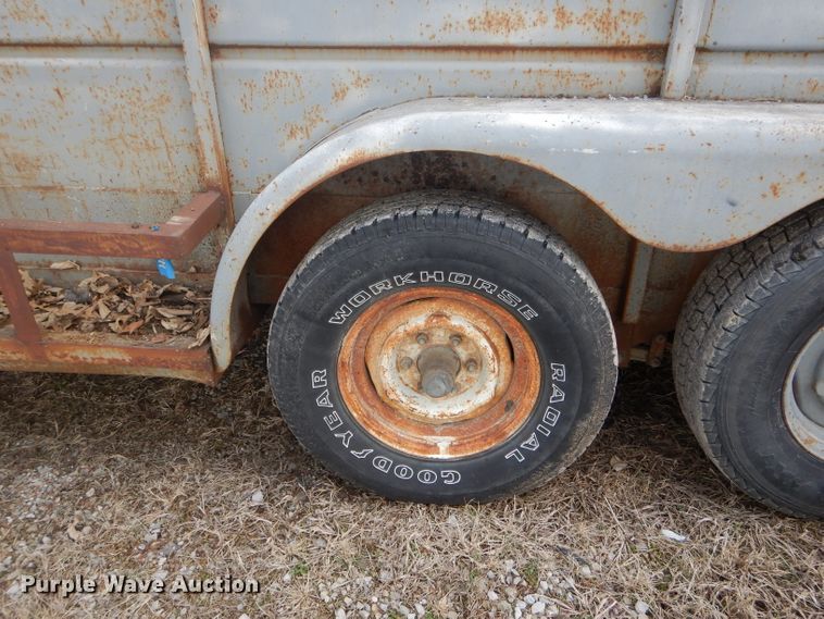 image for item DF3003 1974 livestock trailer