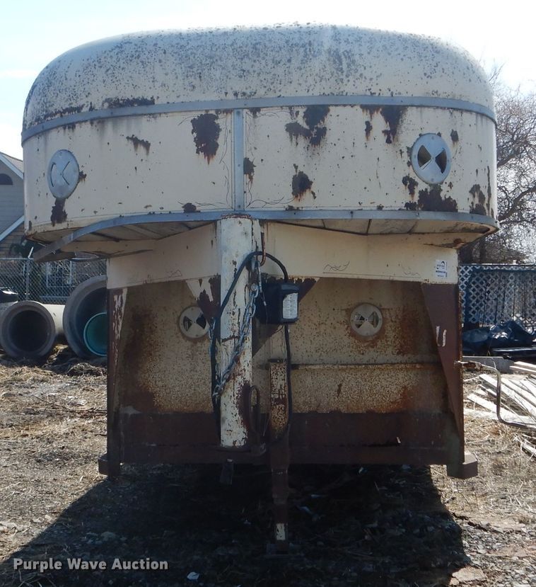 image for item DF3005 1978 Melodyline livestock trailer