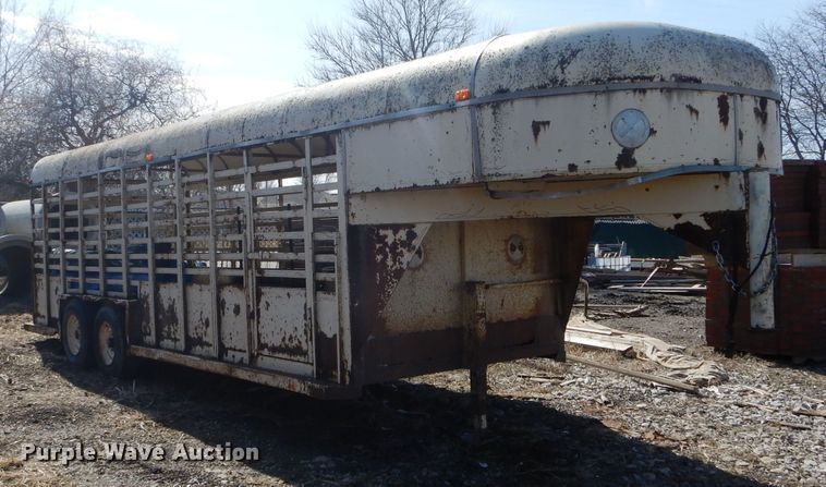 image for item DF3005 1978 Melodyline livestock trailer