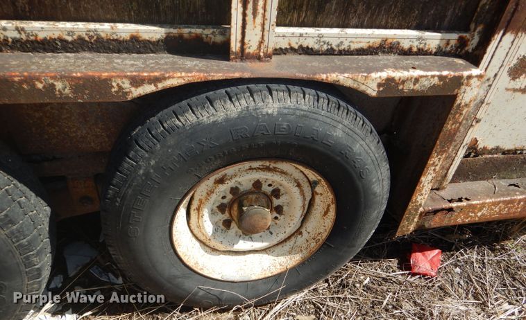image for item DF3005 1978 Melodyline livestock trailer