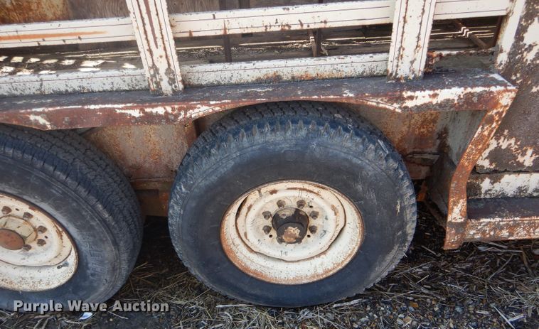 image for item DF3005 1978 Melodyline livestock trailer