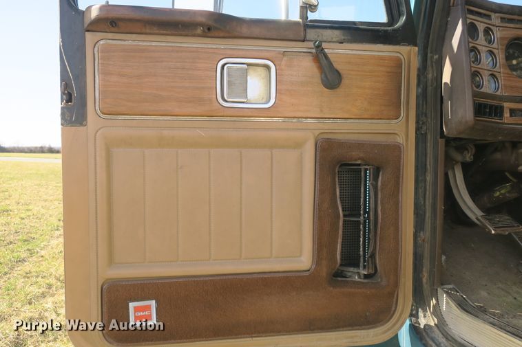 image for item DF5093 1980 GMC General applicator truck