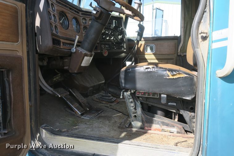 image for item DF5093 1980 GMC General applicator truck