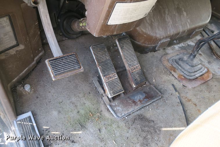 image for item DF5093 1980 GMC General applicator truck