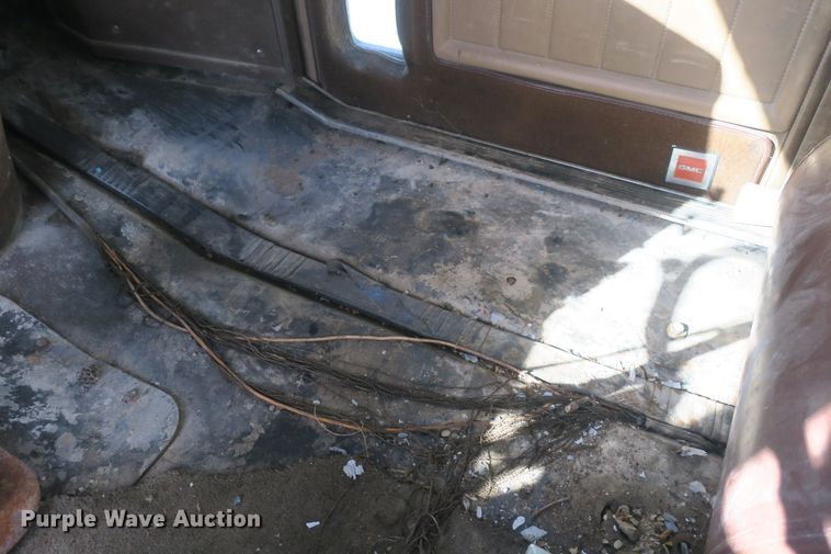 image for item DF5093 1980 GMC General applicator truck